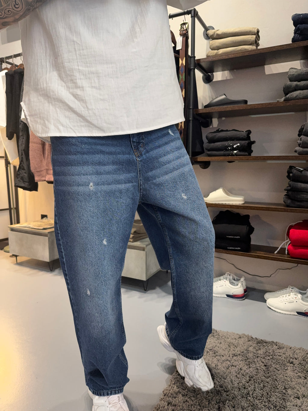 Distressed Baggy Jeans