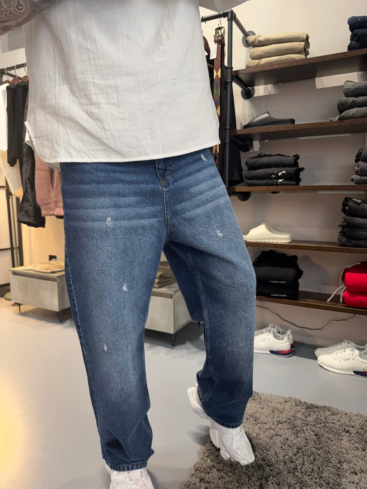 Distressed Baggy Jeans